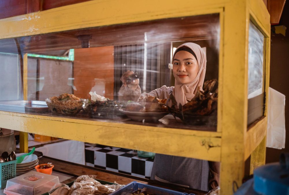 Tidak Hanya Restoran, Warteg Juga Wajib Sertifikasi Halal